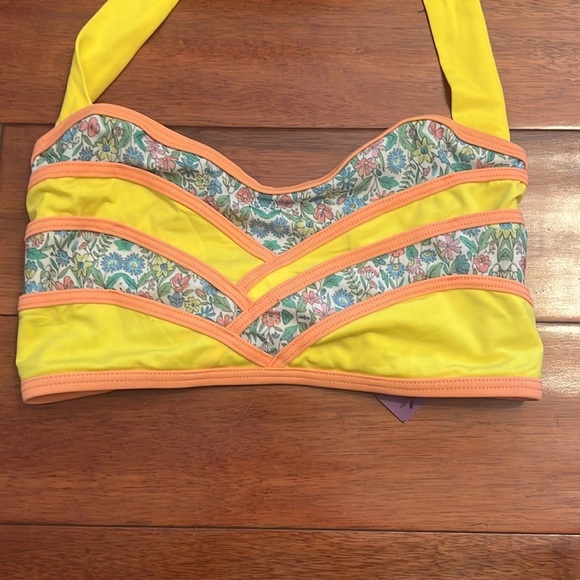 Liberty Halter Crop Top Size M Geometric Floral Pattern NWT - Picture 2 of 5
